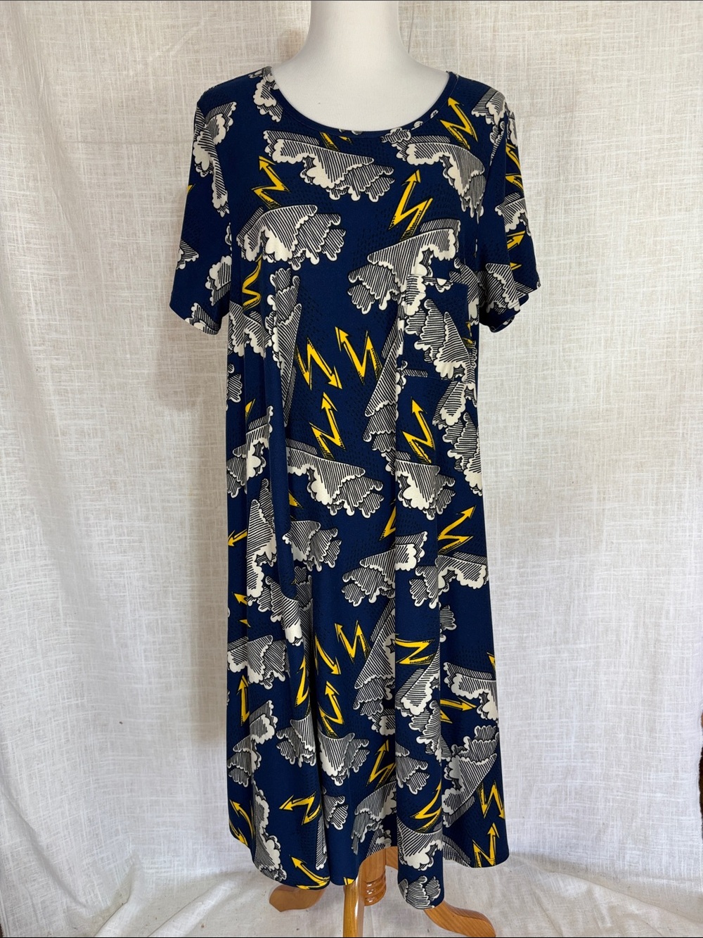 LuLaRoe Carly - lightning print - no tail!